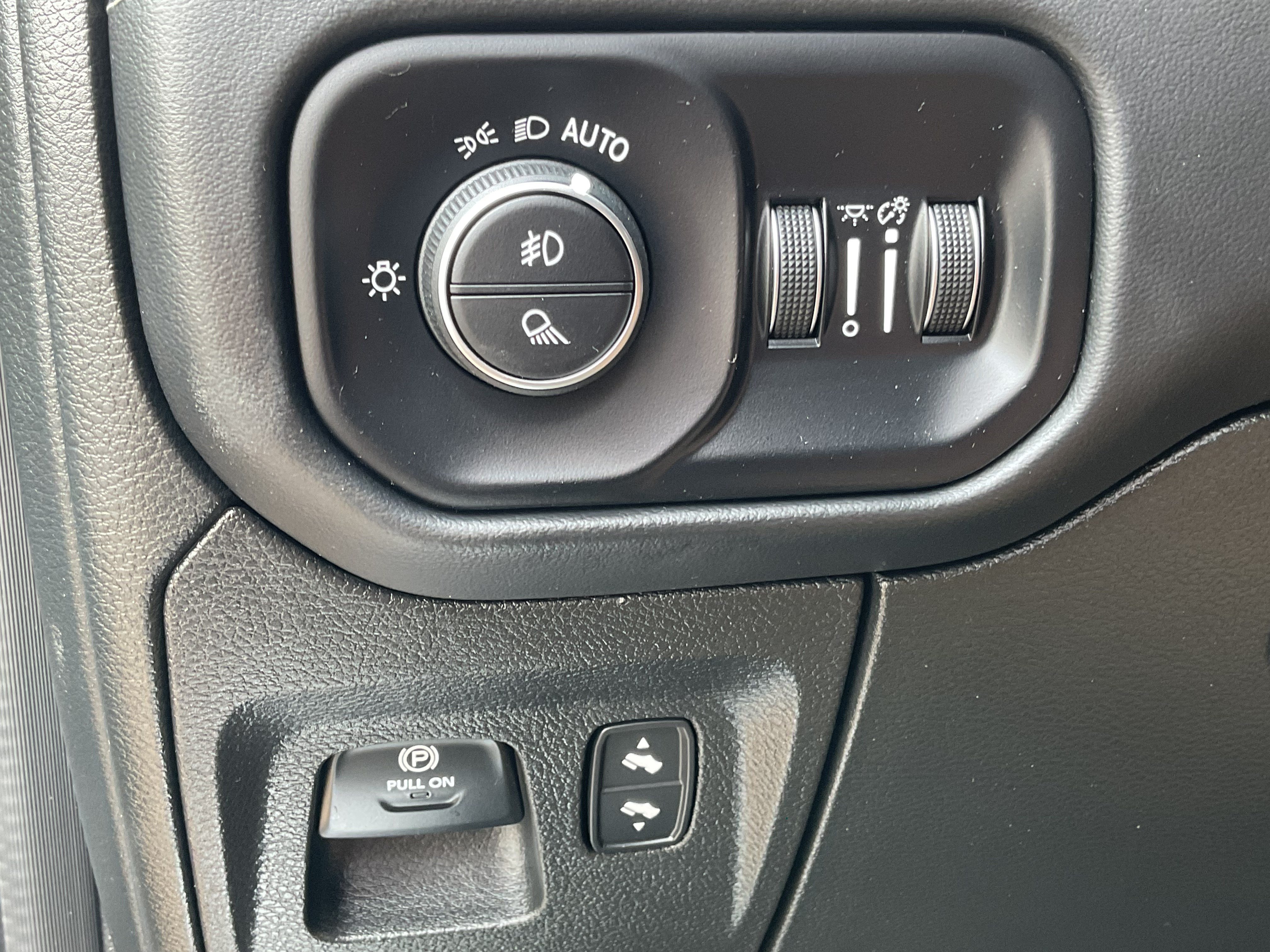 Used 2022 RAM 1500 Limited w/ Body-Colour Bumper Group AWD/4WD image 27