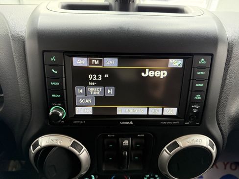 Used 2017 Jeep Wrangler Unlimited Sahara w/ Max Tow Package AWD/4WD image 16
