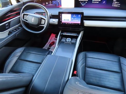 Used 2024 Lincoln Nautilus Reserve image 16