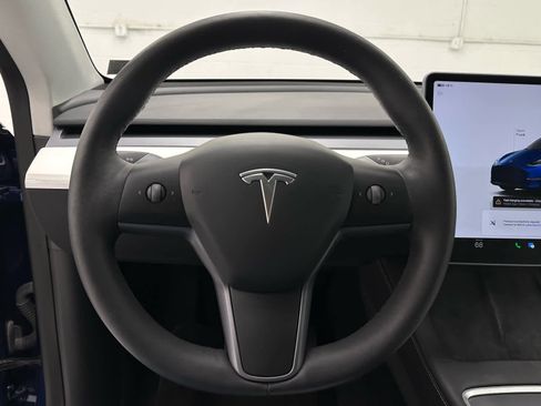 Used 2022 Tesla Model Y Long Range image 23