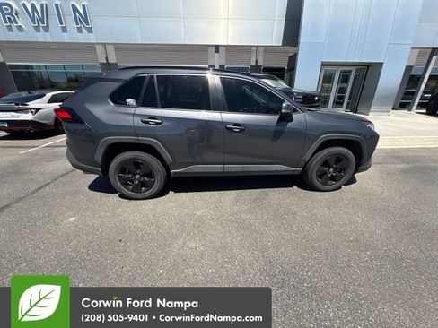 Used 2021 Toyota RAV4 XLE w/ XLE Grade Weather Package AWD/4WD image 9