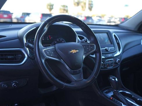 Used 2018 Chevrolet Equinox LT image 2
