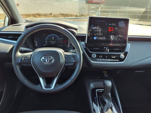 Certified 2025 Toyota Corolla SE w/ SE Premium Package FWD image 5