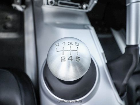 Used 2005 Ford GT RWD image 25