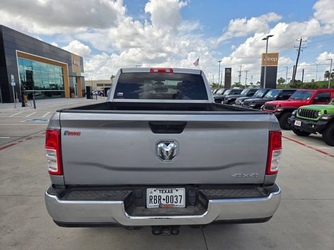 Used 2022 RAM 2500 Tradesman w/ Chrome Appearance Group AWD/4WD image 4
