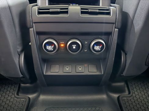 Used 2023 Land Rover Defender 110 V8 AWD/4WD image 43