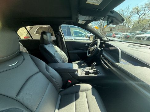 Used 2024 Cadillac XT4 Sport image 10