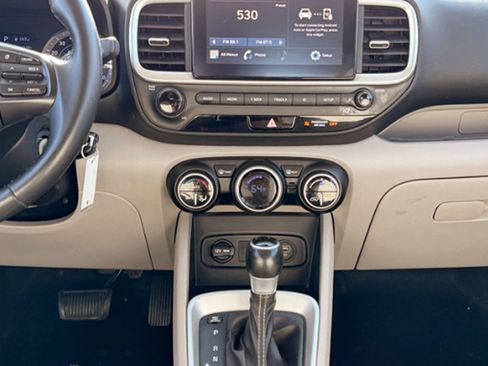 Used 2021 Hyundai Venue SEL image 14