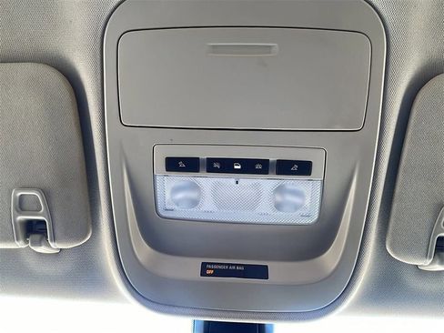 Used 2021 Chevrolet Colorado LT w/ LT Convenience Package image 26