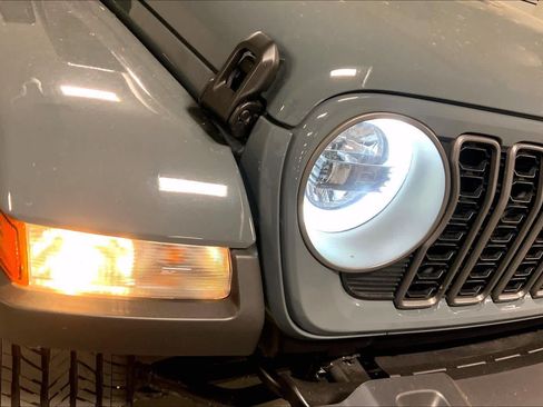 Used 2025 Jeep Gladiator Sport w/ Premium Package AWD/4WD image 53