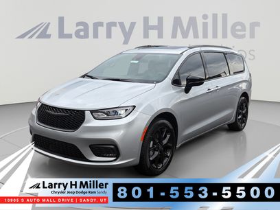 New 2026 Chrysler Pacifica Limited w/ S Appearance Package