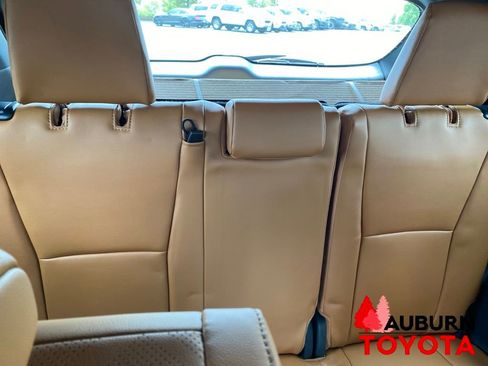 New 2026 Toyota Highlander Platinum AWD/4WD image 16