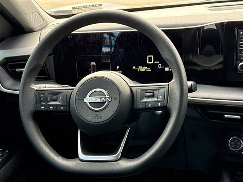 Used 2025 Nissan Kicks S image 14