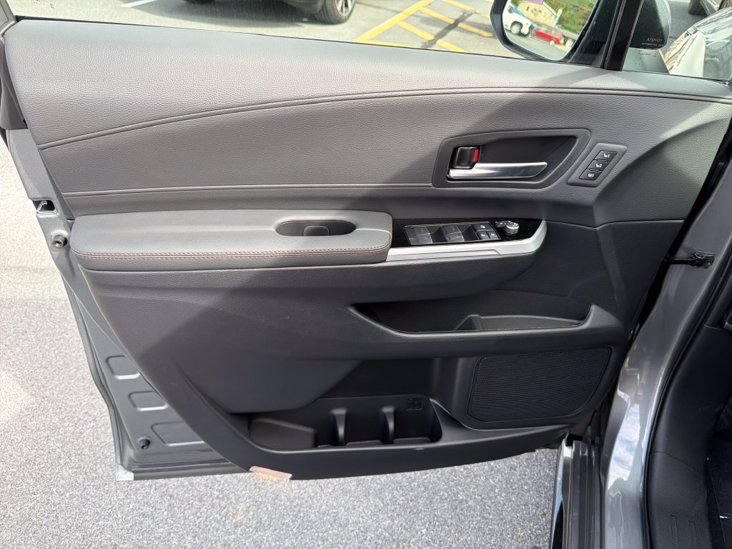 Used 2026 Toyota Sienna Platinum AWD/4WD image 15