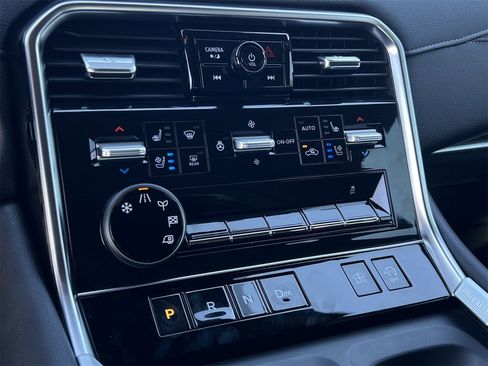 Used 2025 Nissan Armada Platinum Reserve image 16