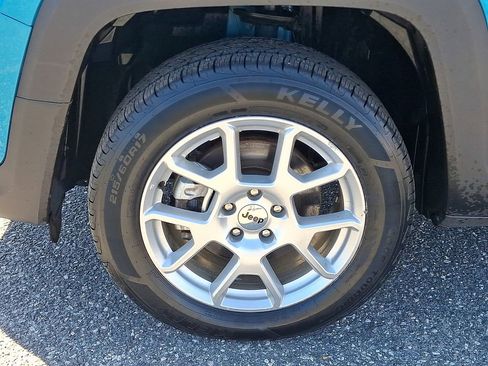 Used 2022 Jeep Renegade Latitude AWD/4WD image 28