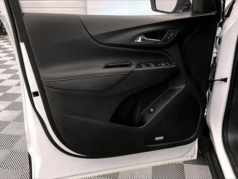 Used 2022 Chevrolet Equinox RS w/ RS Leather Package image 18