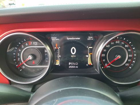 Used 2021 Jeep Wrangler Unlimited Rubicon w/ Xtreme Recon 35" Tire Package AWD/4WD image 13