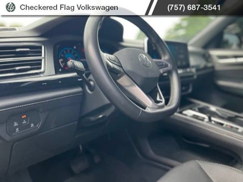 Used 2024 Volkswagen Atlas Cross Sport SE AWD/4WD image 15