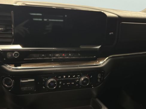 Used 2023 Chevrolet Silverado 1500 LT Trail Boss w/ Convenience Package II image 21