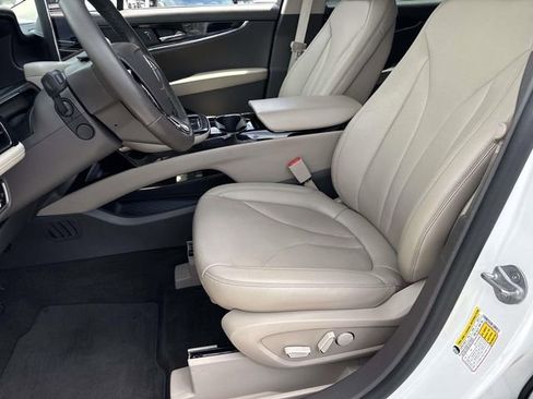 Certified 2023 Lincoln Nautilus AWD w/ Premium Package image 19