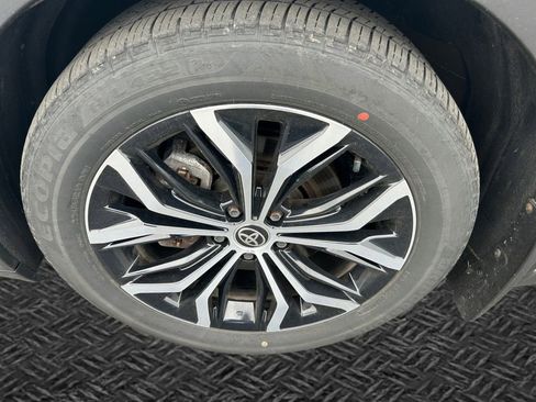 Used 2024 Toyota Crown AWD/4WD image 11