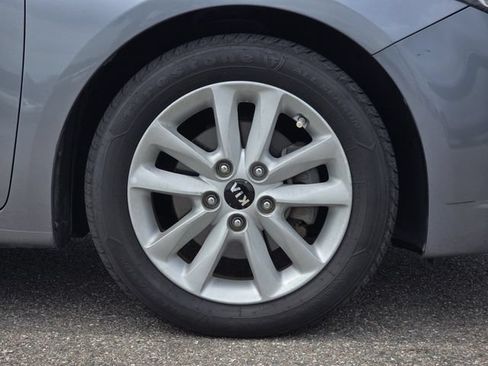 Used 2017 Kia Forte S FWD image 12