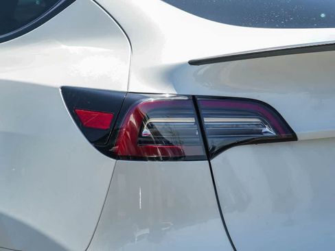 Used 2022 Tesla Model Y Performance AWD/4WD image 7