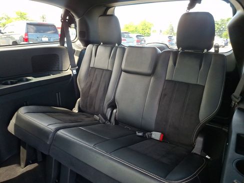 Used 2014 Dodge Grand Caravan SXT FWD image 11