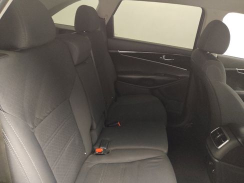 Used 2019 Kia Sorento AWD V6 image 19