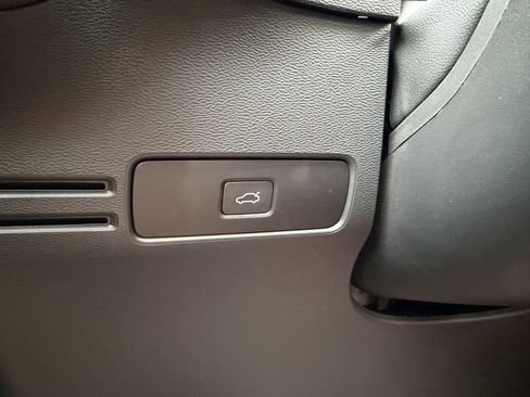 Used 2024 Volvo C40 P8 Recharge Ultimate w/ Protection Package Premier image 28