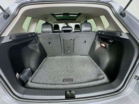 Used 2022 Volkswagen Taos SEL w/ Panoramic Sunroof Package AWD/4WD image 25