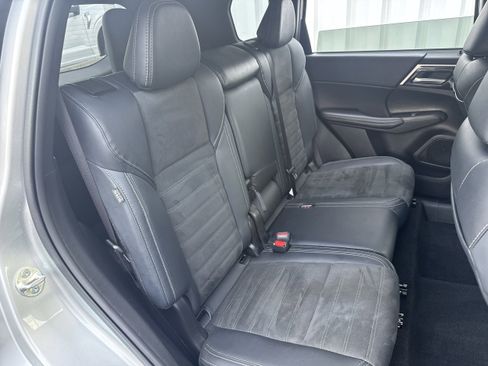 Used 2024 Mitsubishi Outlander SE image 15