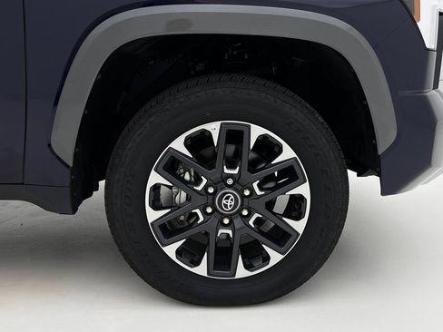 Used 2025 Toyota Tundra Limited AWD/4WD image 30
