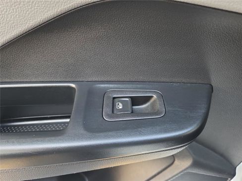 Used 2022 Volkswagen Taos SE image 25