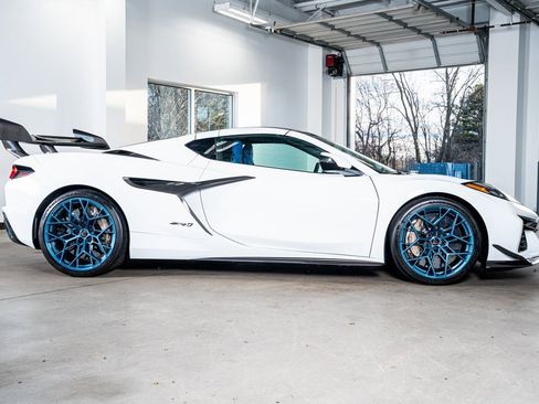 Used 2026 Chevrolet Corvette ZR1 w/ ZR1 Carbon Fiber Aero Package image 5