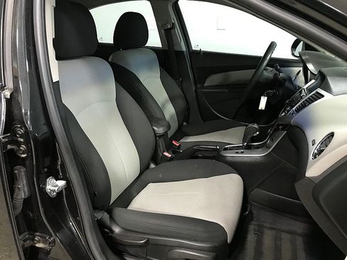 Used 2011 Chevrolet Cruze LS FWD image 14