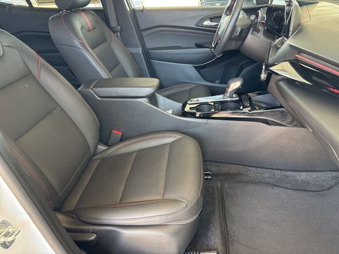 Certified 2024 Chevrolet Trax RS w/ Sunroof Package image 19