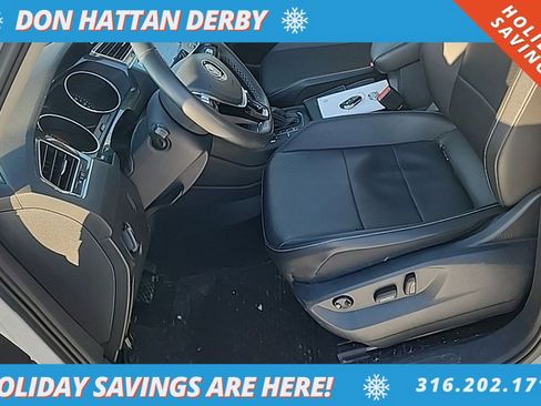 Used 2021 Volkswagen Tiguan SE image 9