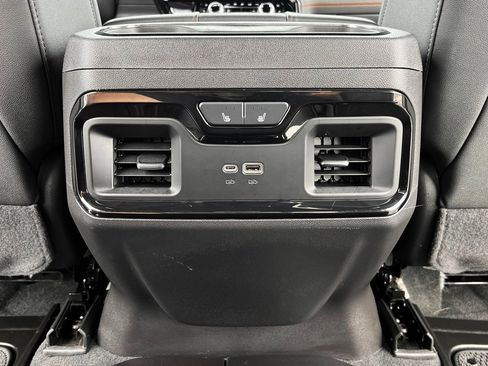 Used 2024 GMC Sierra 1500 AT4 image 21