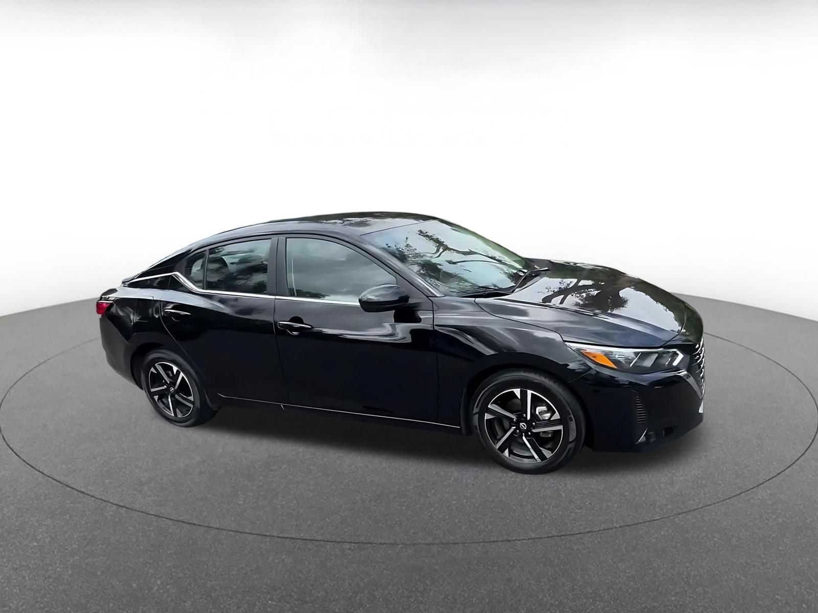 Used 2025 Nissan Sentra SV FWD image 2