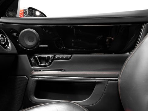 Used 2016 Jaguar XJ R image 11