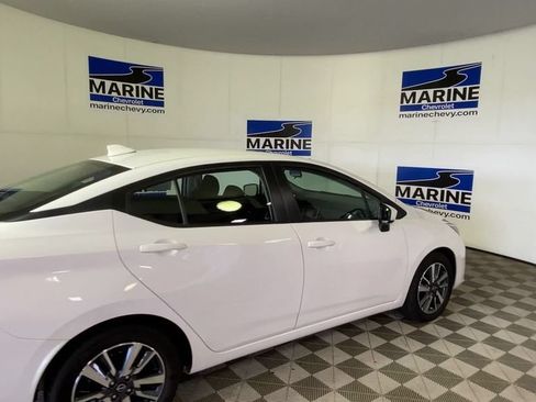 Used 2025 Nissan Versa SV FWD image 2