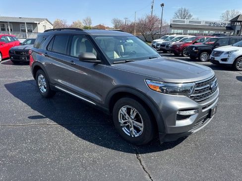 Used 2021 Ford Explorer XLT w/ Equipment Group 202A image 19