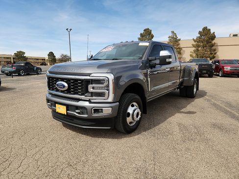 Certified 2024 Ford F350 Platinum image 3