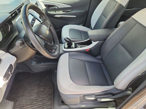 Used 2017 Chevrolet Bolt Premier w/ Driver Confidence II Package FWD image 18