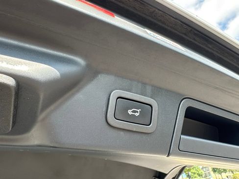 Used 2022 Land Rover Range Rover Velar R-Dynamic S AWD/4WD image 29