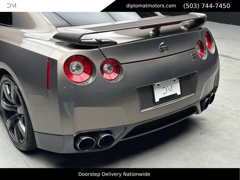 Used 2009 Nissan GT-R Premium image 16