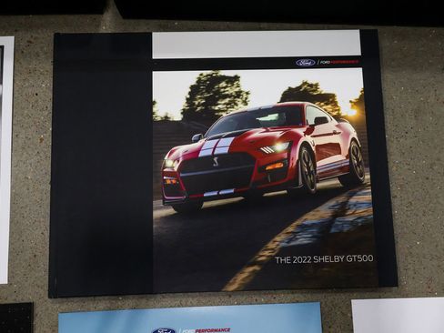 Used 2022 Ford Mustang Shelby GT500 w/ Carbon Fiber Track Pack RWD image 56