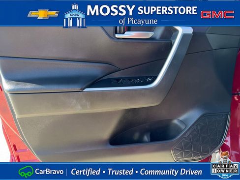 Used 2021 Toyota RAV4 XLE w/ Convenience Package FWD image 14